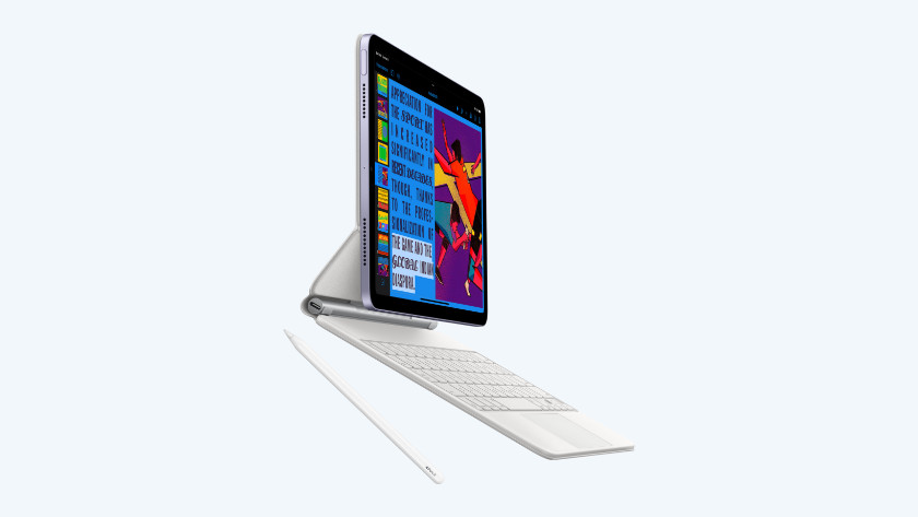 Apple iPad Air (2022) with Magic Keyboard and Pencil