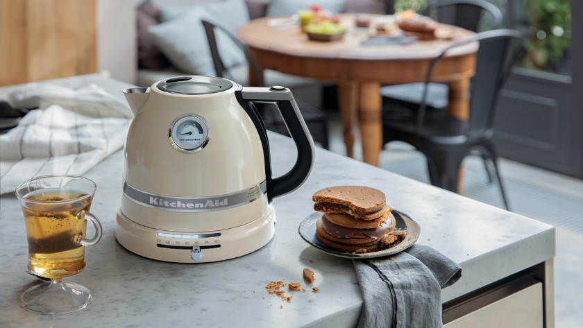 KitchenAid kettle creme