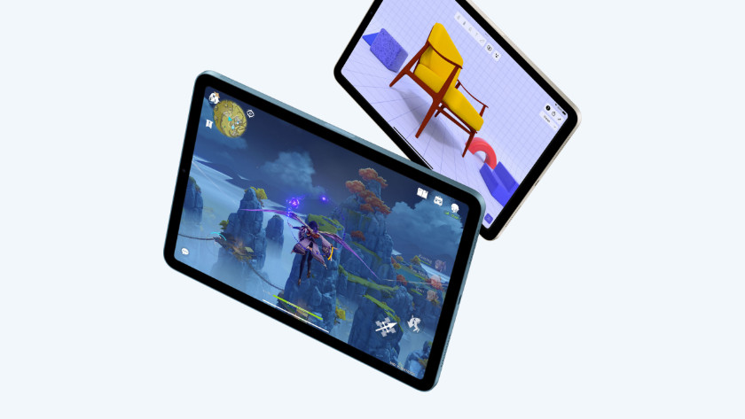 iPad Air 5th generation 2 colors with games on it