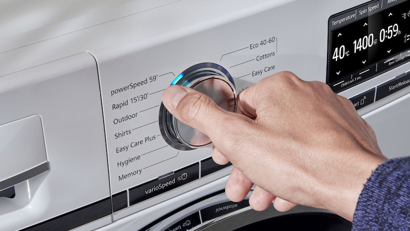 Das PowerSpeed 59 Schnellprogramm wäscht eine halbe Ladung Wäsche in einer Stunde