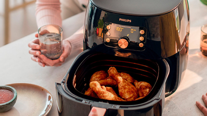 Airfryer with chicken