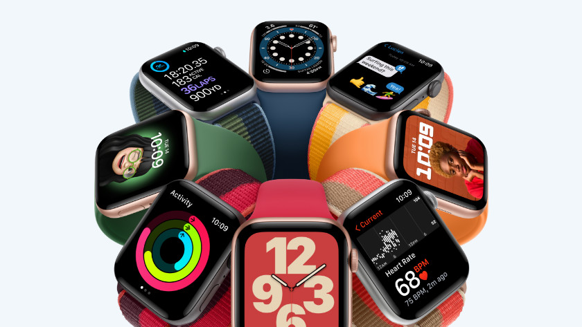 Verschiedene Modelle der Apple Watch SE zusammen