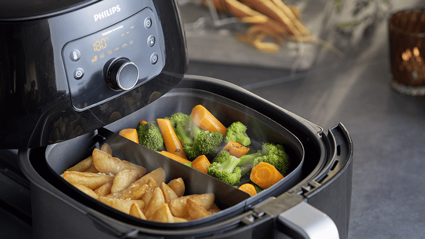 Airfryer with potato and vegetables