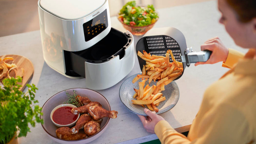 Airfryer with fries, chicken