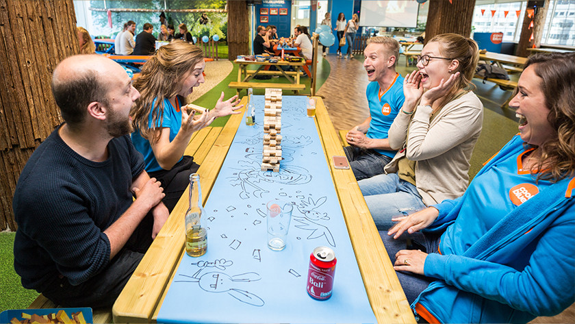 Coolblue employees play Jenga