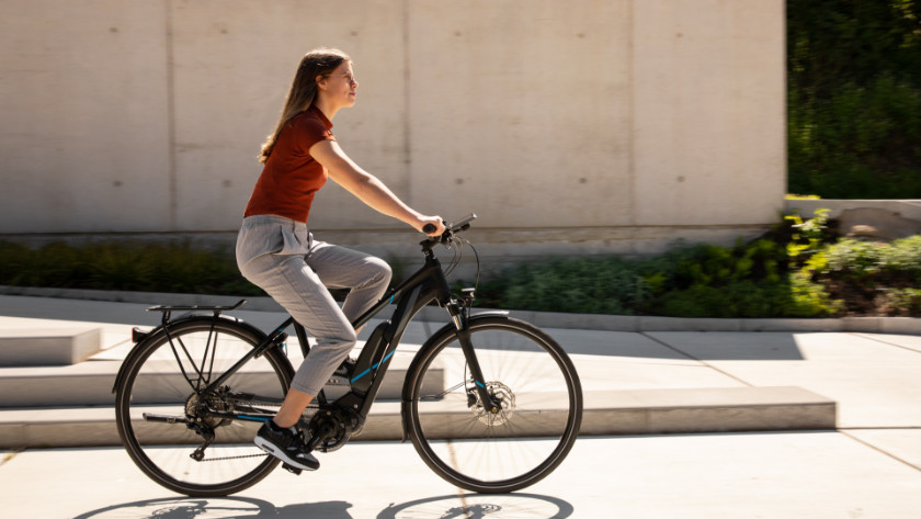 Frau auf dem Fahrrad