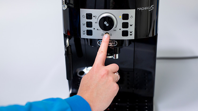 Das Kalk Hinweislicht Von Der Delonghi Magnifica Hort Nicht Auf Zu Leuchten Coolblue Kostenlose Lieferung Ruckgabe 