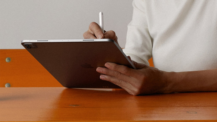 Apple iPad Pro (2022) with Apple Pencil 2