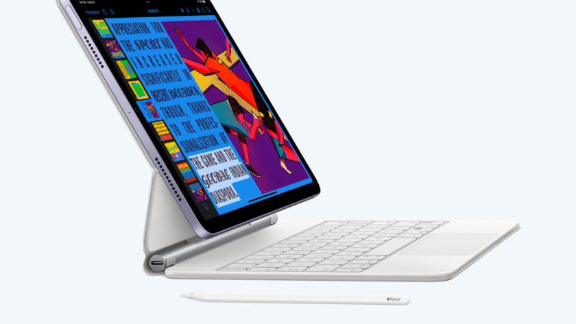 Apple iPad Air (2022) mit Apple Pencil auf Magic Keyboard