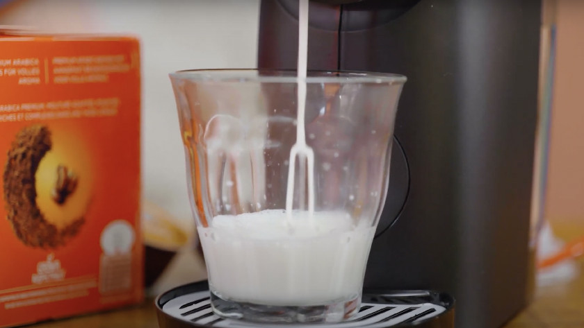 Make cappuccino with a Dolce Gusto