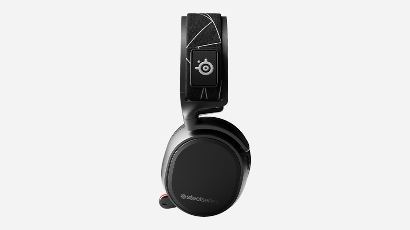 Arctis 9 wireless best sale vs arctis pro wireless