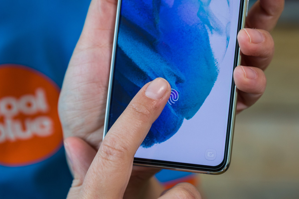 Wie bringt man ein Panzerglas auf einem Handy mit Fingerabdrucksensor