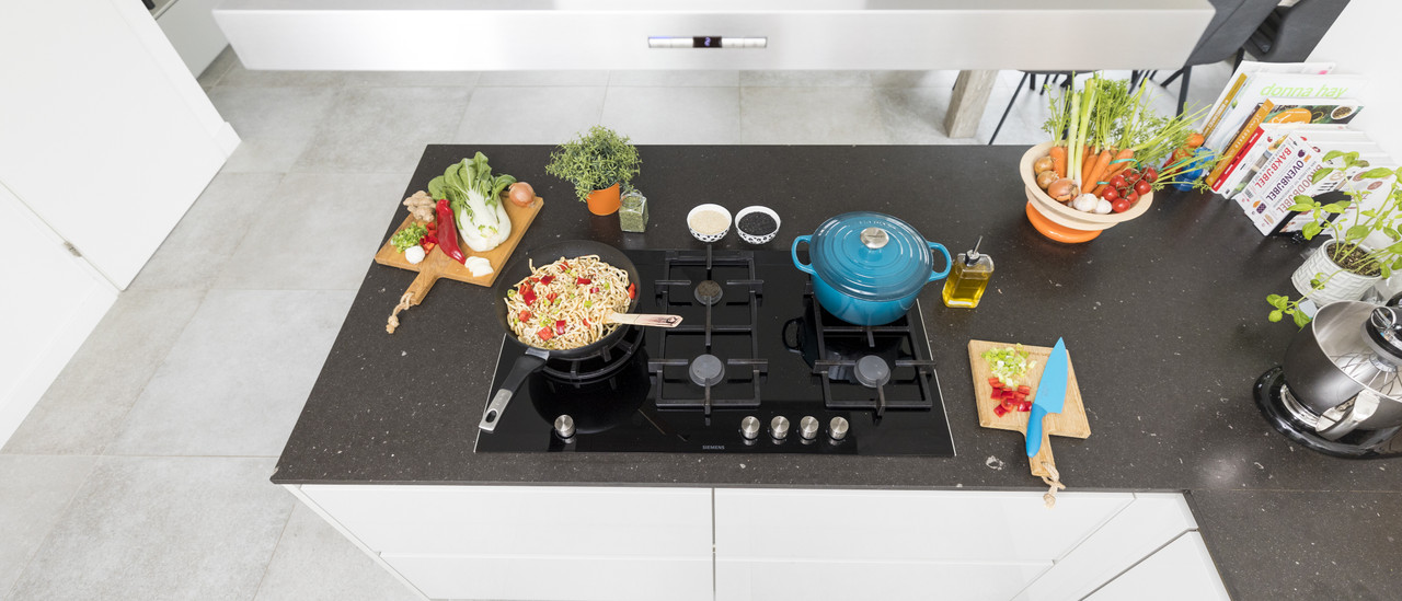 Kochutensilien und Kochbücher