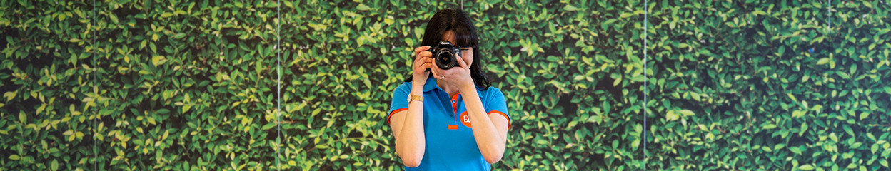 How do you manually set up your camera?