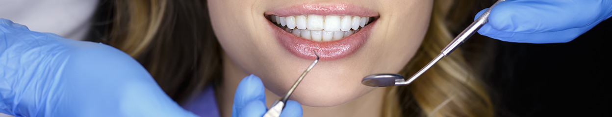 Wie verhinderst und behandelst du Zahnfleischbluten oder Zahnfleischentzündungen?