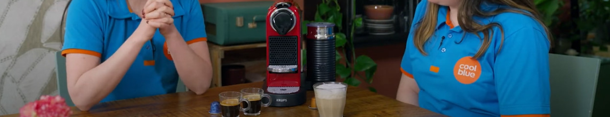 Wie bereitet man mit einem Milchaufschäumer einen Cappuccino zu?