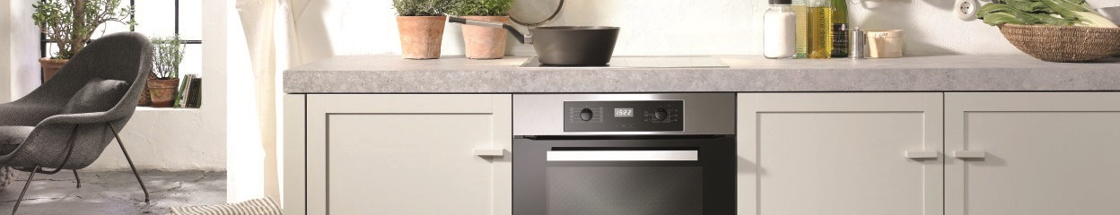 Wie baue ich eine Mikrowelle oder einen Backofen ein?