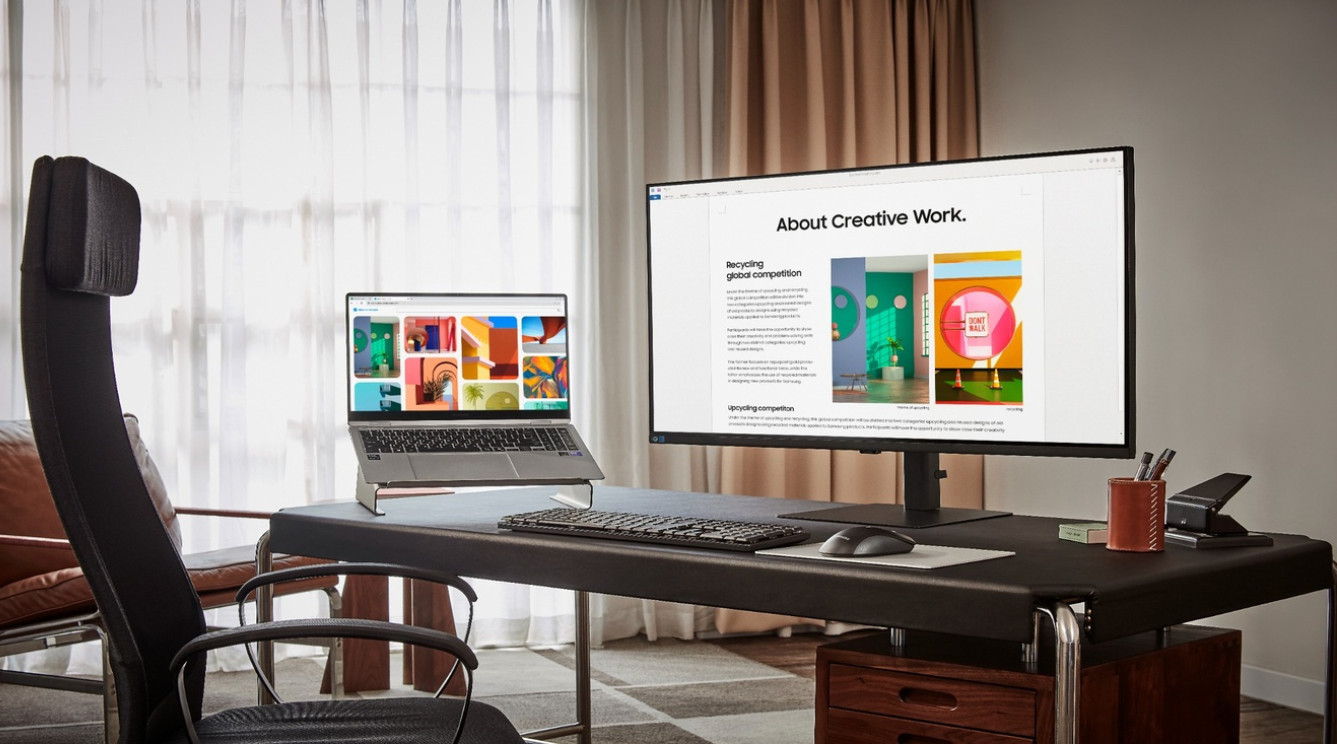 Highlighted Samsung monitor