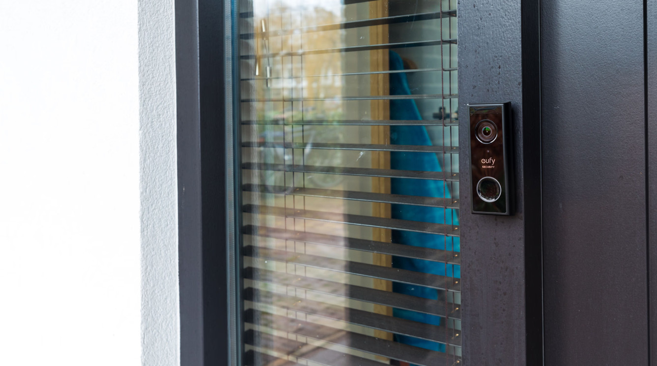 Hear a loud sound when someone rings the doorbell