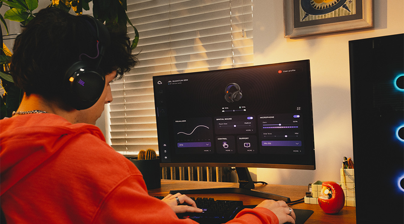 Immerse yourself in your games with the JBL Quantum Wireless Black