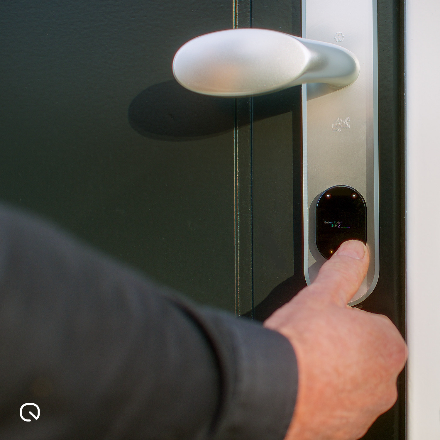 LOQED Touch Smart Lock Schwarz produkt in gebrauch