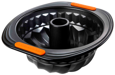 Le Creuset Non-Stick Bundt Cake Pan is no longer available