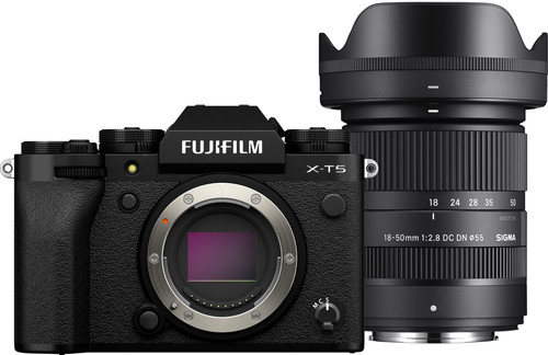 Fujifilm X-T5 Schwarz + Sigma 18-50 mm f/2.8 DC DN Contemporary Main Image