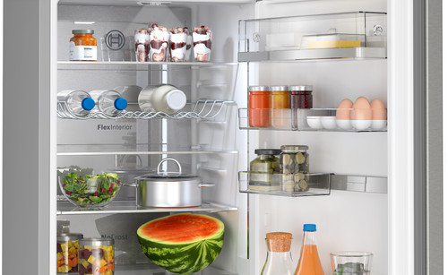 Bosch KGN39AIBT inside