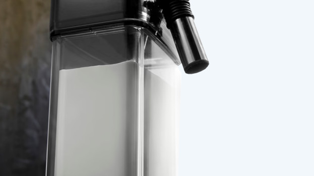 Fill the milk reservoir to the MAX level