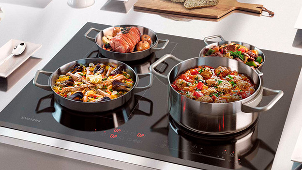 Induktionskochfeld mit Pfannen