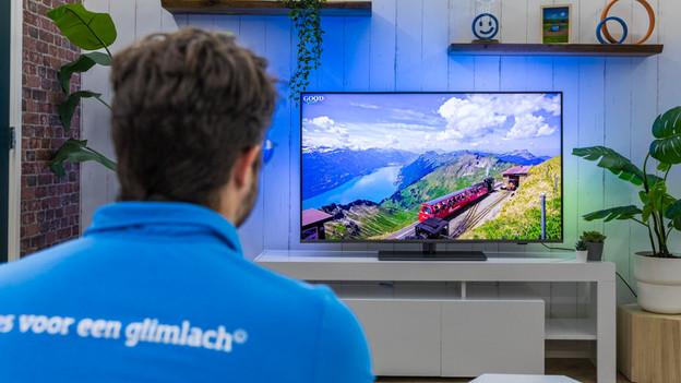 Colors of the Philips The One (PUS8808)