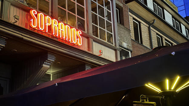 The details remain sharp (zoomed in 2 times)