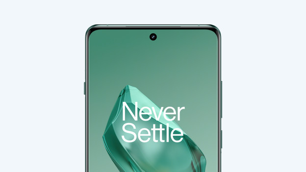 OnePlus 12: slightly smaller battery, wireless fast charging