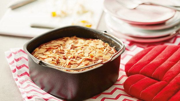 Baking pan and muffin pan