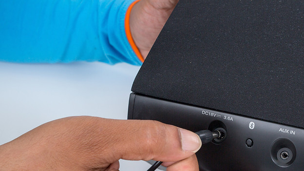 Schritt 1: Stelle deinen Lautsprecher auf und schalte ihn ein