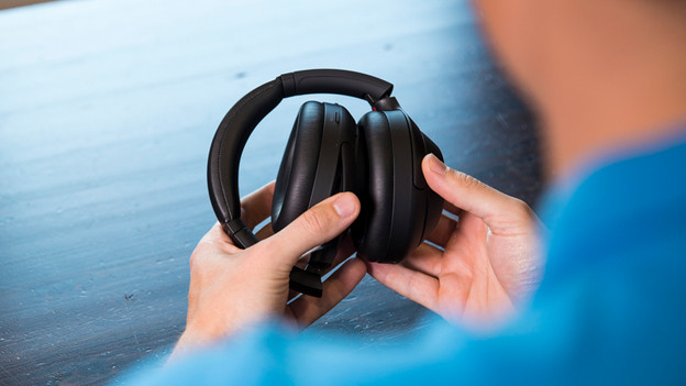 Sony WH-1000XM4: foldable