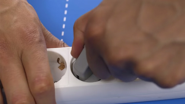 Stecker aus der Steckdose