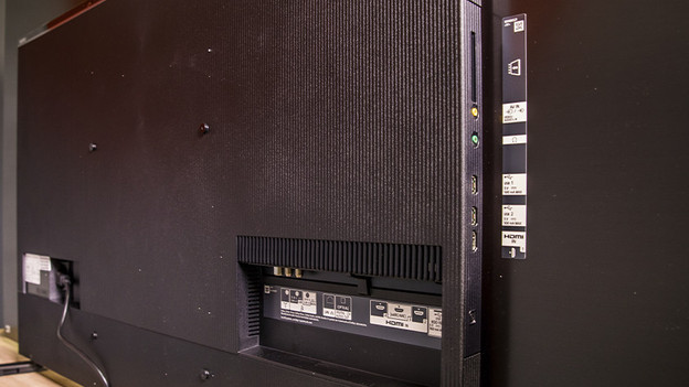 Sony A8 OLED Gehäuse und Eingänge