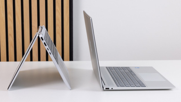 Laptop mit Bildschirm in verschiedenen Stellungen.