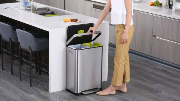 Trash can with 2 compartments and odor filter