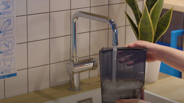 Füll den Wassertank auf