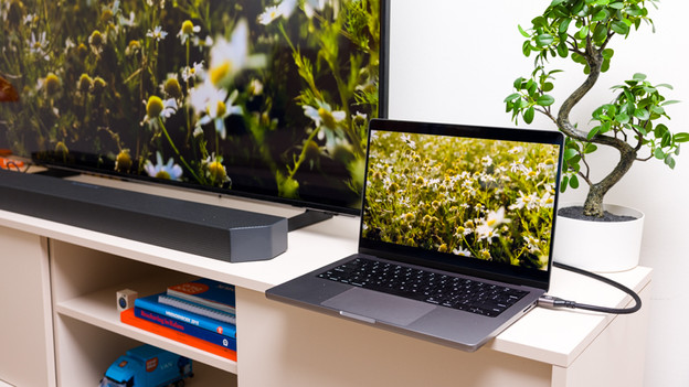 Fernseher und Laptop