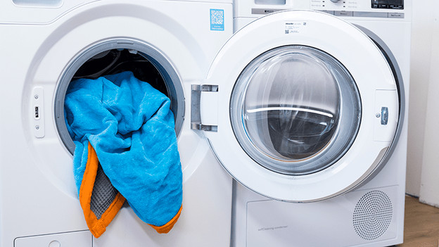 Washing machine with laundry