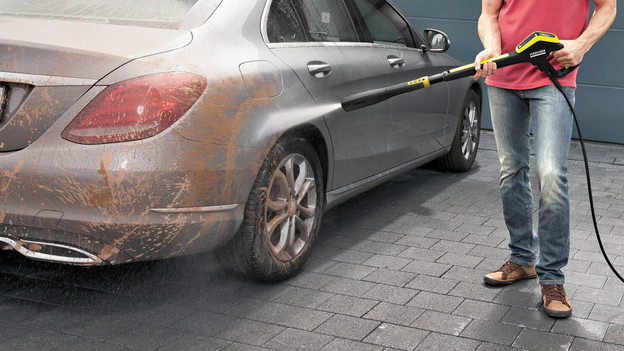 Auto pre-rinse with Kärcher high-pressure cleaner