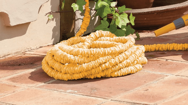 Flexibler Gartenschlauch: flexibles Textil und oft dehnbar