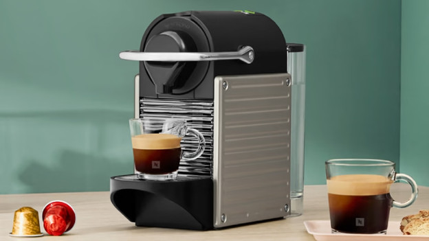 Nespresso Pixie: basic Nespresso with aluminum casing