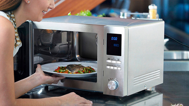 Kleiner Backofen auf der Anrichte