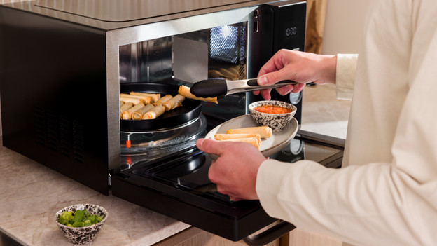 Grill bowl in a Wisberg combi microwave