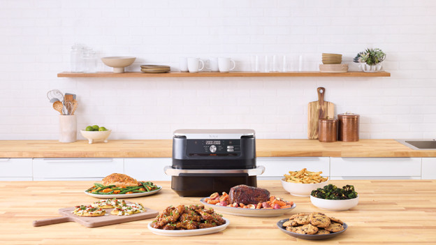 Ninja Heißluftfritteuse mit Essen