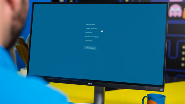 Expert goes to Task Manager in the Control, Alt, Delete menu